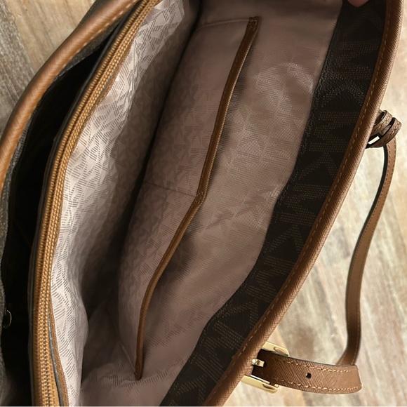 Michael Kors Dark Brown Classic Signature Tote Bag, EXCELLENT CONDITION! - Picture 4 of 7